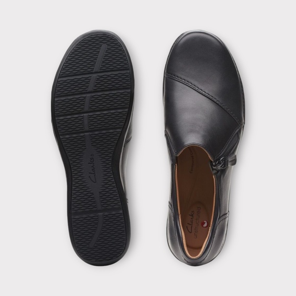 Clarks Women's Black Appley Zip Loafer. 261 62406 - Picture 3 of 6